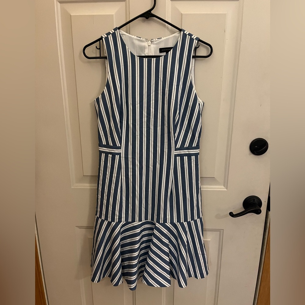Woman’s NWOT Size 4 Banana Republic Dress